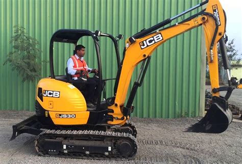 jcb js30 plus price